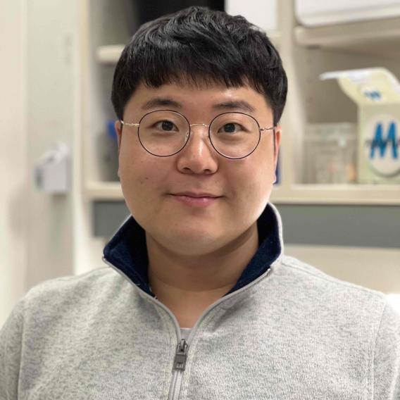 Dan Tong lab member, Seungje Jeon standing in the lab