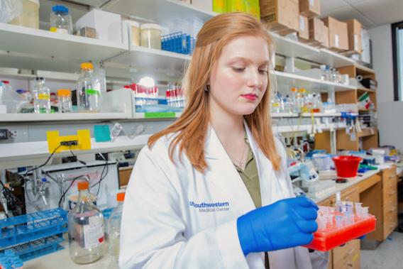 Abigail Passey, Summer Undergraduate Research Institution for the Study of Kidney Disease (SURISKD) Fellow, 2019.