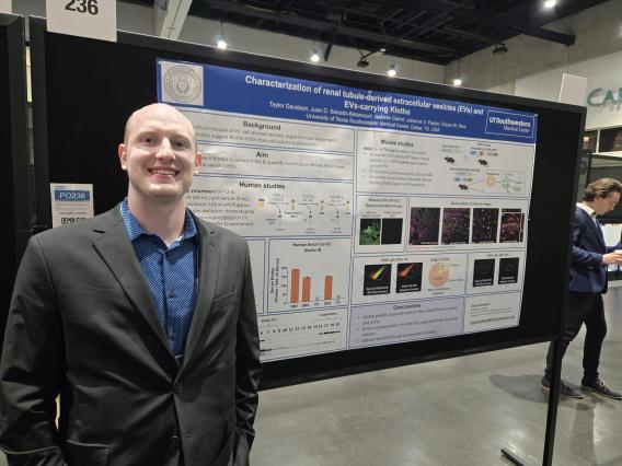 lab member poster presentation in Italy