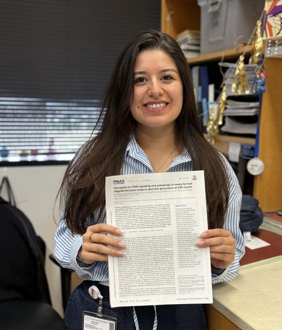 Daniela Barbosa holding manuscript